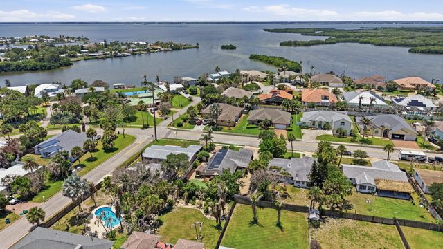 1055 S Brevard Avenue, Cocoa Beach, FL 32931