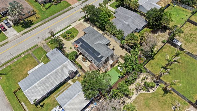 1055 S Brevard Avenue, Cocoa Beach, FL 32931