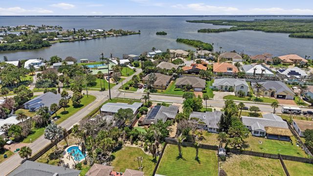 1055 S Brevard Avenue, Cocoa Beach, FL 32931