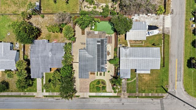 1055 S Brevard Avenue, Cocoa Beach, FL 32931