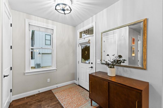 135 Punta Alley, Columbus, OH 43201