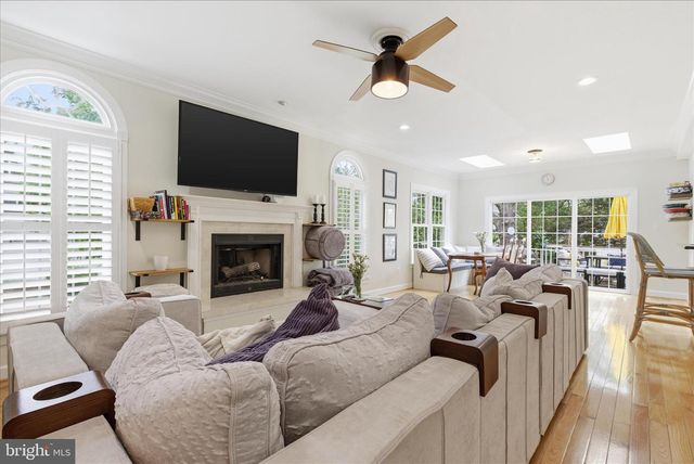 6732 CHURCHILL RD, Mclean, VA 22101