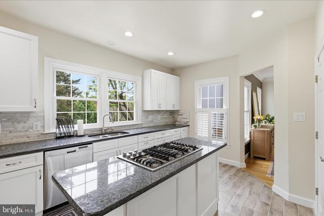 6732 CHURCHILL RD, Mclean, VA 22101