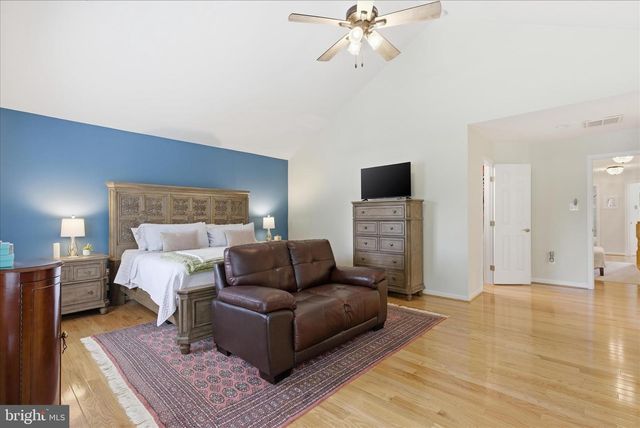 6732 CHURCHILL RD, Mclean, VA 22101