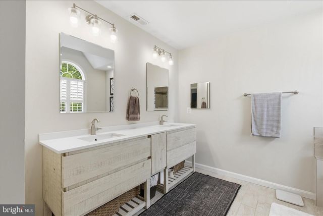6732 CHURCHILL RD, Mclean, VA 22101