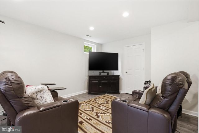 6732 CHURCHILL RD, Mclean, VA 22101