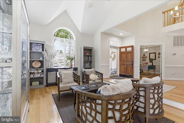6732 CHURCHILL RD, Mclean, VA 22101