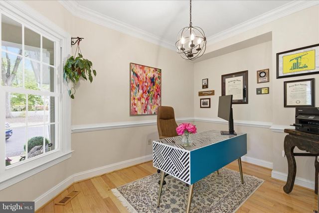 6732 CHURCHILL RD, Mclean, VA 22101