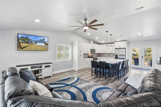 9205 W Harbor Isle Court, Crystal River, FL 34429