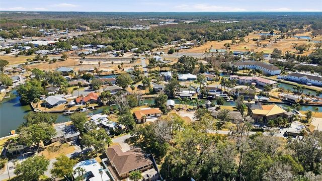 9205 W Harbor Isle Court, Crystal River, FL 34429