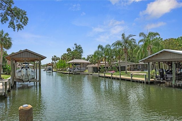 9205 W Harbor Isle Court, Crystal River, FL 34429