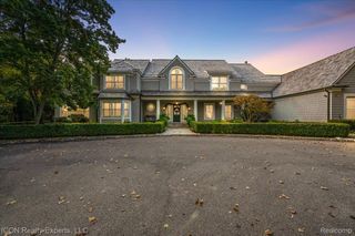 25265 Canterbury Road, Franklin Village, MI 48025