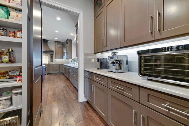 16916 Bond Street, Overland Park, KS 66221
