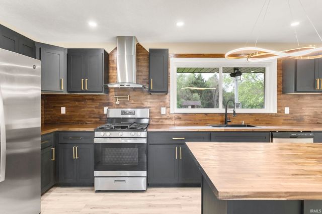 14936 Douglas Road, Mishawaka, IN 46545