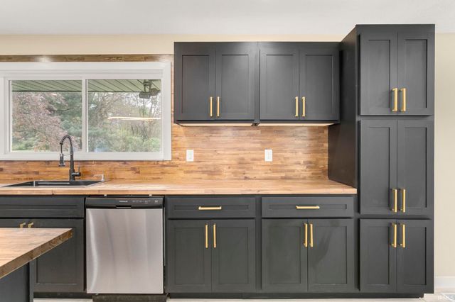 14936 Douglas Road, Mishawaka, IN 46545