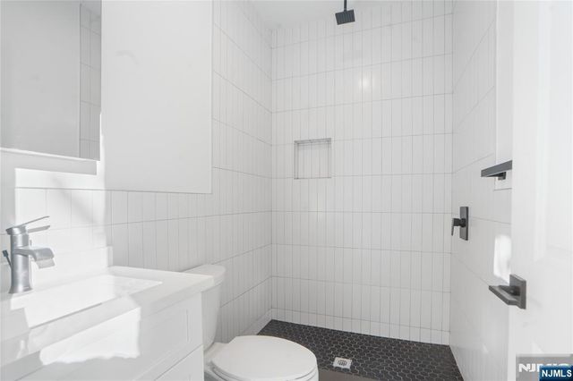 521 10th Street B1, Union City, NJ 07087