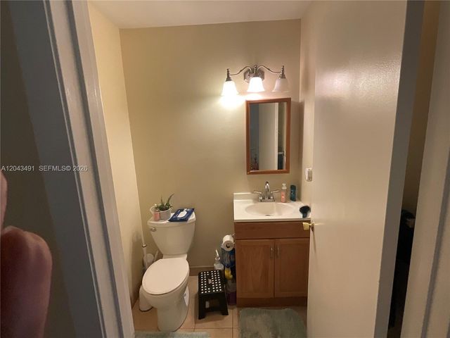 1209 Sussex Dr, North Lauderdale, FL 33068