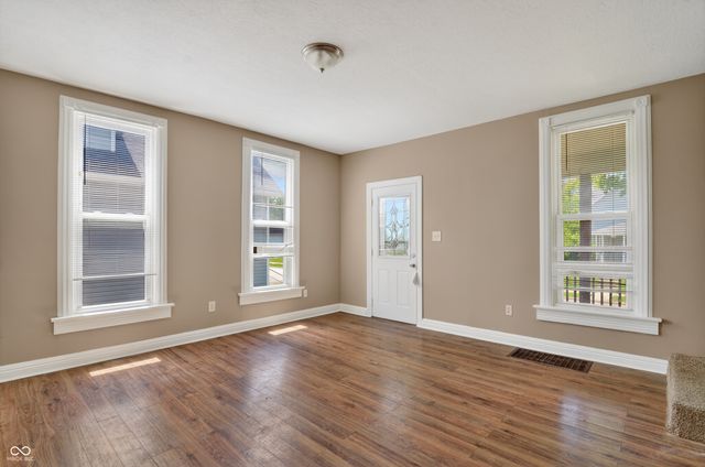 91 N 4th Avenue, Beech Grove, IN 46107