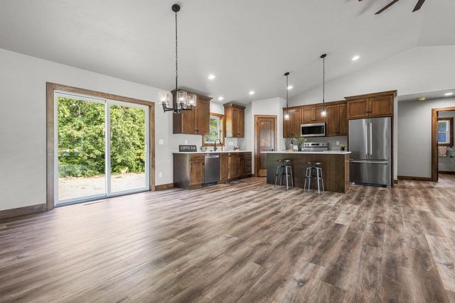 6157 BAY HILL COURT, Luxemburg, WI 54217