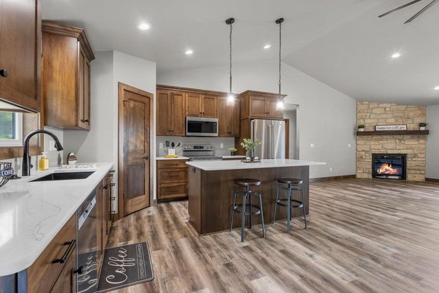 6157 BAY HILL COURT, Luxemburg, WI 54217