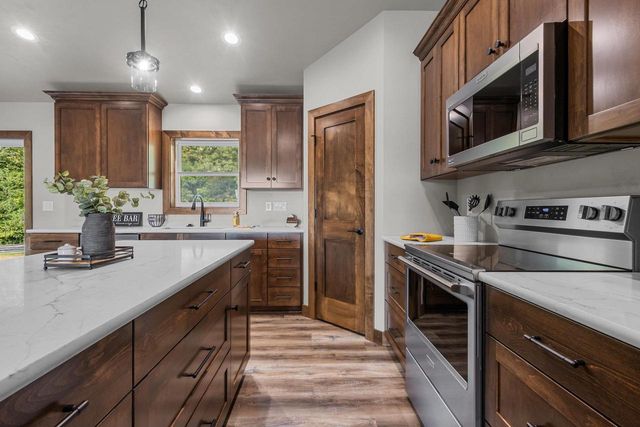 6157 BAY HILL COURT, Luxemburg, WI 54217