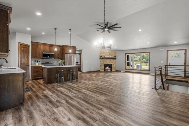 6157 BAY HILL COURT, Luxemburg, WI 54217