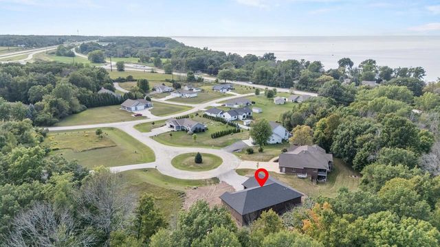 6157 BAY HILL COURT, Luxemburg, WI 54217