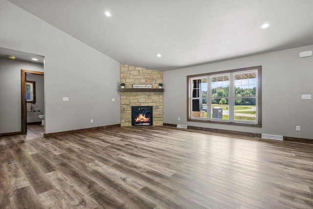 6157 BAY HILL COURT, Luxemburg, WI 54217