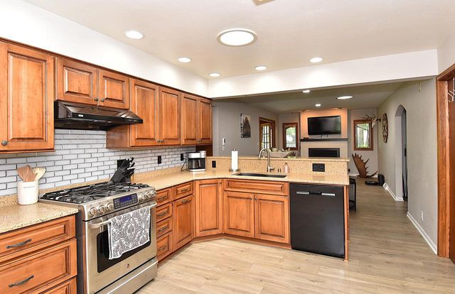 2010 S Rogers COURT, New Berlin, WI 53146