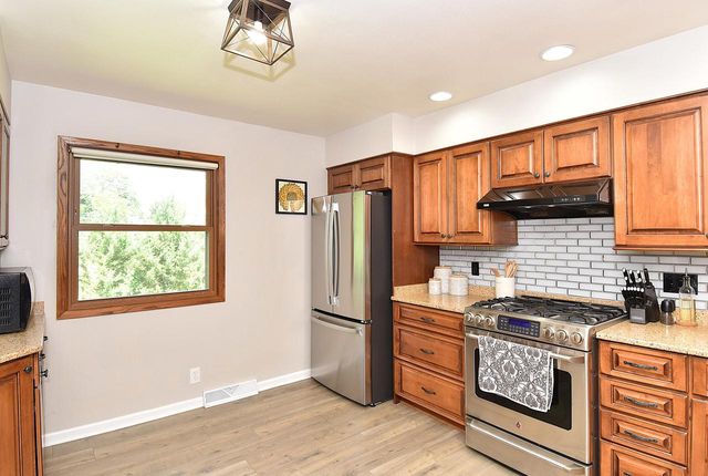 2010 S Rogers COURT, New Berlin, WI 53146
