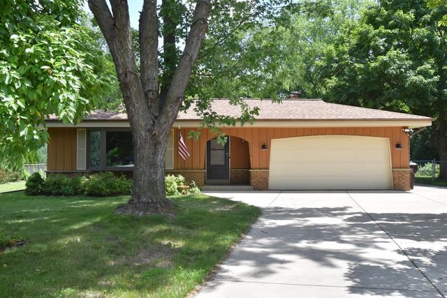2010 S Rogers COURT, New Berlin, WI 53146