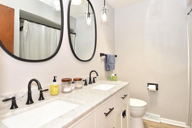 2010 S Rogers COURT, New Berlin, WI 53146