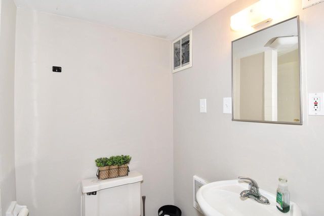 2010 S Rogers COURT, New Berlin, WI 53146