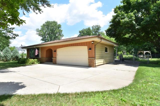 2010 S Rogers COURT, New Berlin, WI 53146