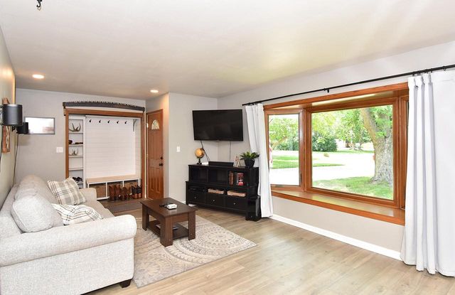 2010 S Rogers COURT, New Berlin, WI 53146