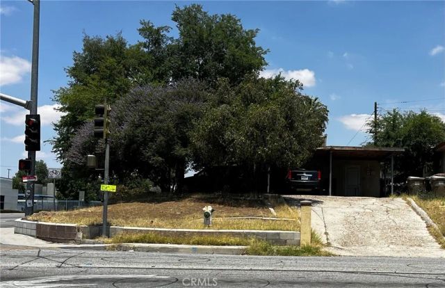 2200 COLLEGE Avenue, Bakersfield, CA 93306