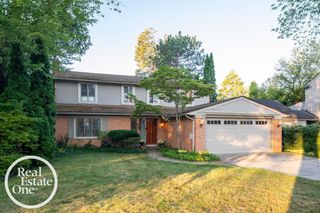 81 Moross Road, Grosse Pointe Farms, MI 48236