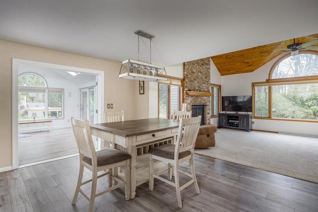 2238 WOODLAWN LANE, Appleton, WI 54914