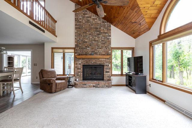 2238 WOODLAWN LANE, Appleton, WI 54914