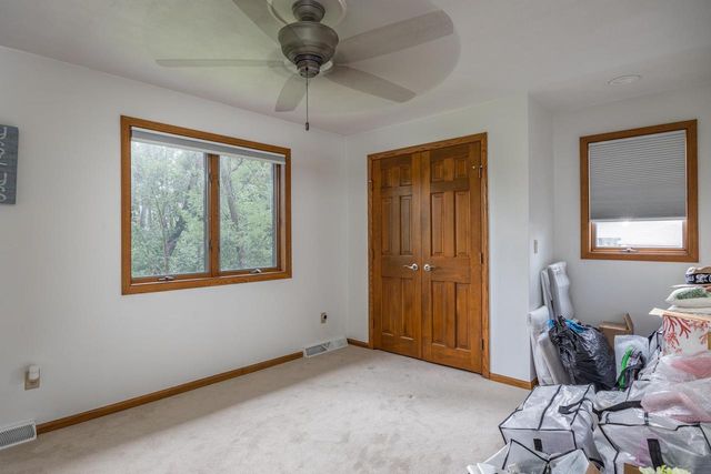 2238 WOODLAWN LANE, Appleton, WI 54914