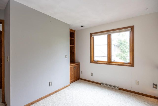 2238 WOODLAWN LANE, Appleton, WI 54914