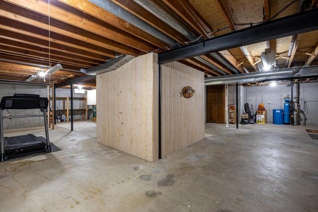 2238 WOODLAWN LANE, Appleton, WI 54914