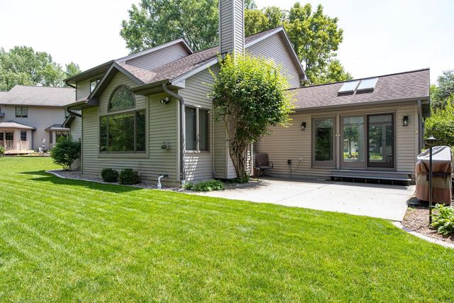 2238 WOODLAWN LANE, Appleton, WI 54914