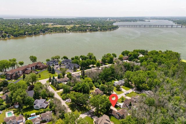 2238 WOODLAWN LANE, Appleton, WI 54914