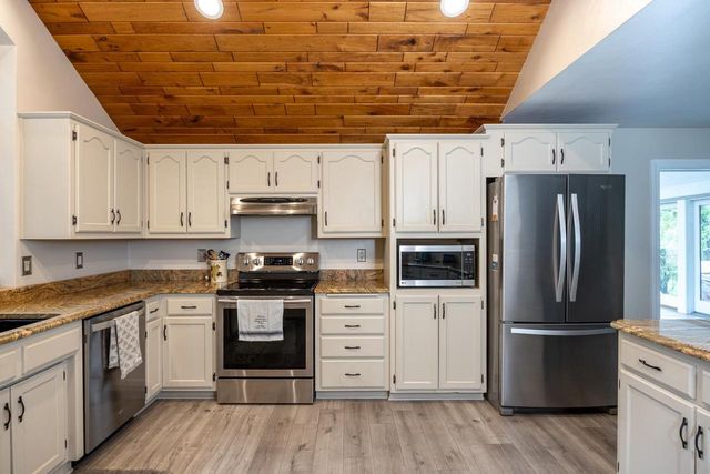 2238 WOODLAWN LANE, Appleton, WI 54914