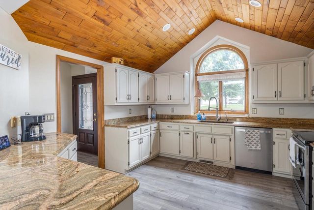 2238 WOODLAWN LANE, Appleton, WI 54914