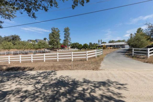 13734 W Oak Glen Rd, Valley Center, CA 92082