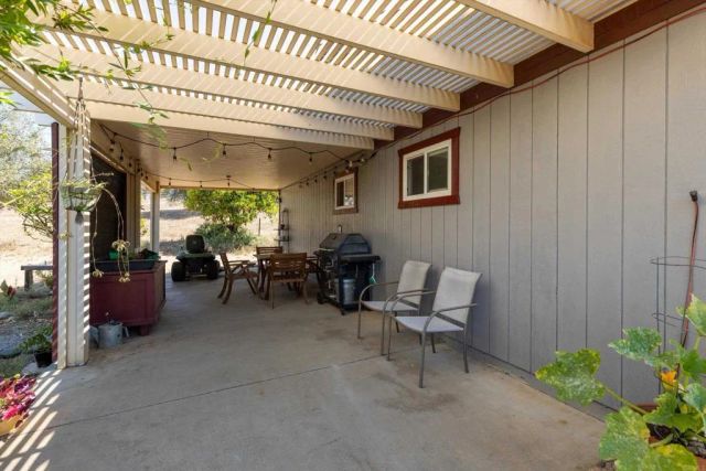 13734 W Oak Glen Rd, Valley Center, CA 92082