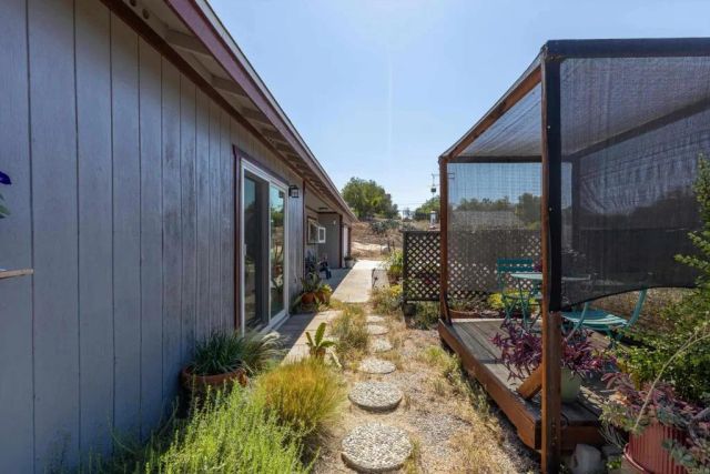 13734 W Oak Glen Rd, Valley Center, CA 92082