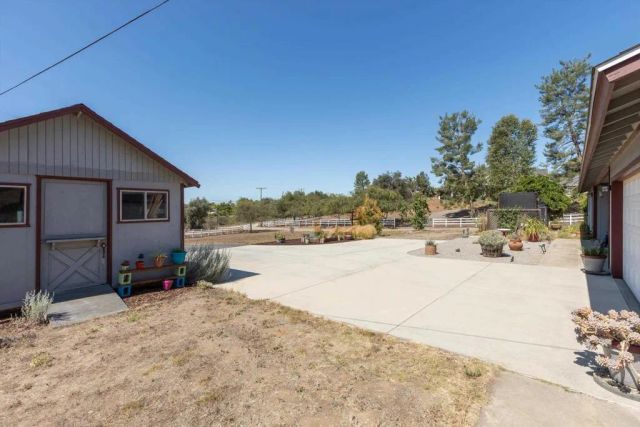 13734 W Oak Glen Rd, Valley Center, CA 92082